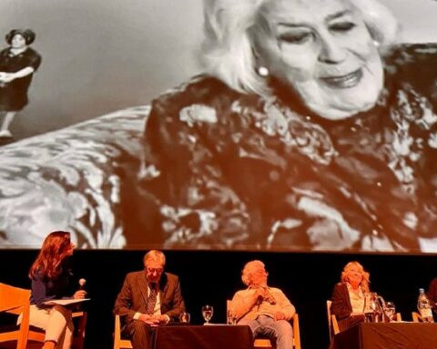 First day of Heritage Day on a sunny day and with thousands of people in the streets