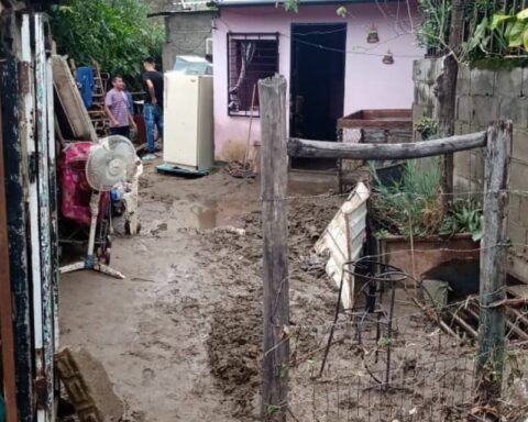 Five families lost their belongings after the overflow of the Matandita stream