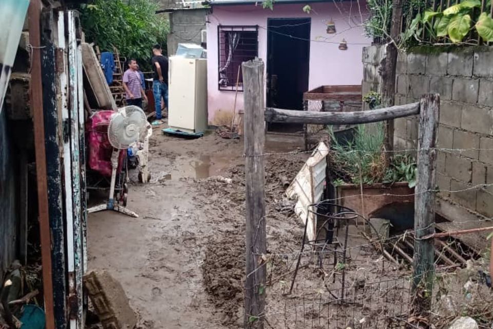 Five families lost their belongings after the overflow of the Matandita stream