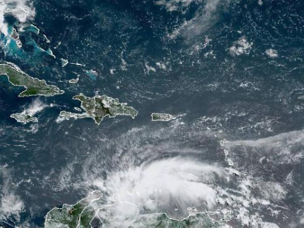 Flights to San Andrés suspended after hurricane alert