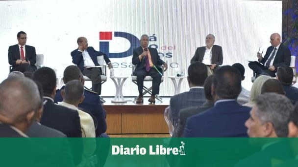 Former Economy Ministers talk about the economic challenges of the DR