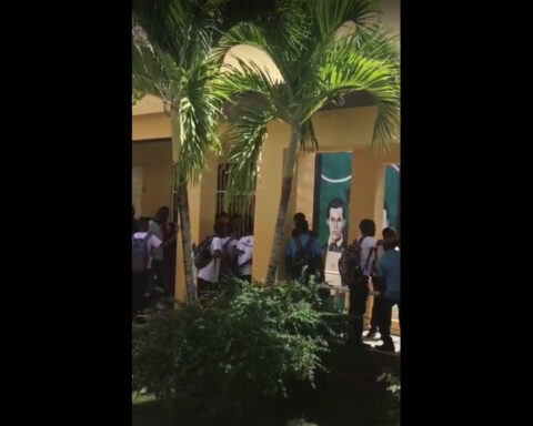 Cuatro estudiantes heridos con arma blanca en escuela en San Luis