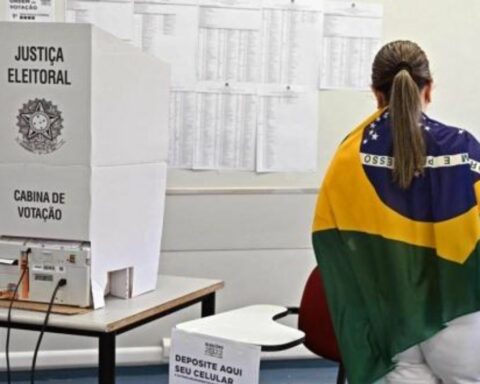 From Neymar to Paulinho, Brazilian stars opt between Lula and Bolsonaro