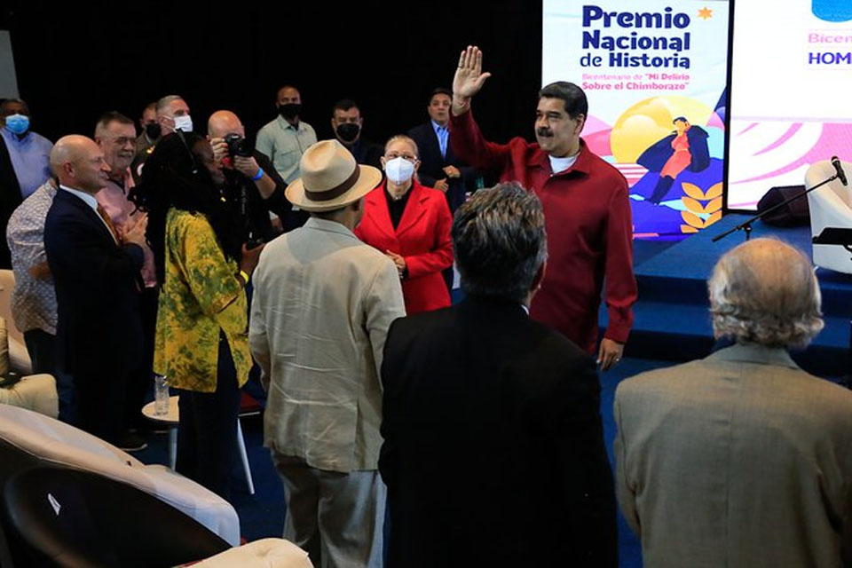 From Teresa Carreño, Maduro asks to "harvest new consciences"