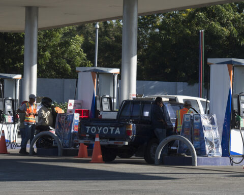 Gasoline in Nicaragua remains above 5 dollars a gallon, one of the most expensive in AL