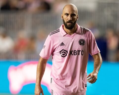 Gonzalo Higuaín announces his retirement from professional football