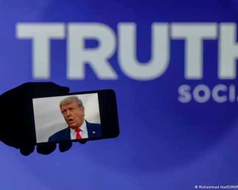 Google approves Truth Social, Trump's social network, in its app store