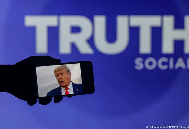 Google approves Truth Social, Trump's social network, in its app store