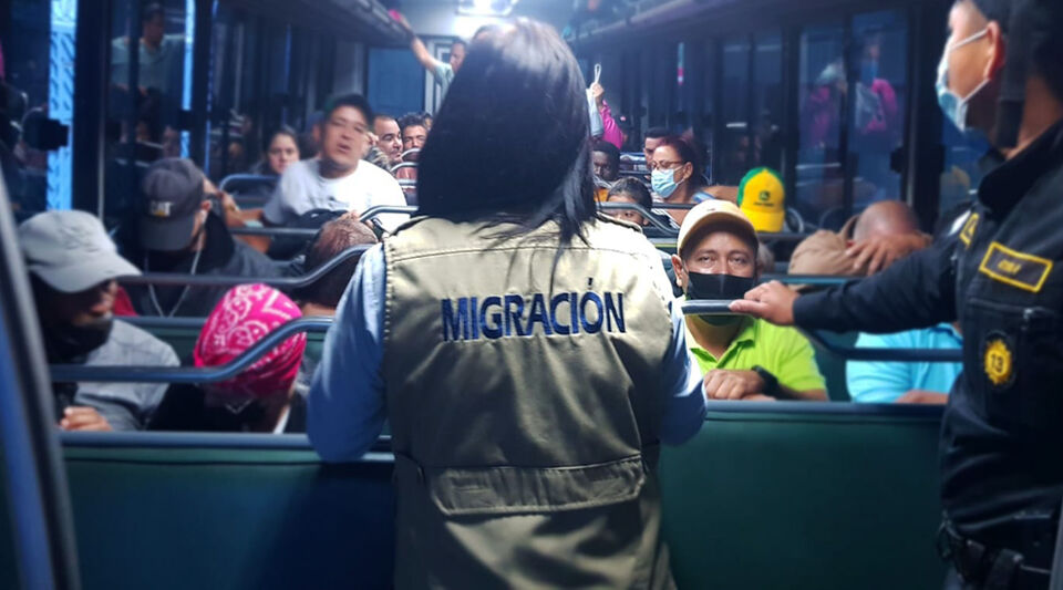 Guatemala expels 27 Cubans to Honduras for not having entry visas