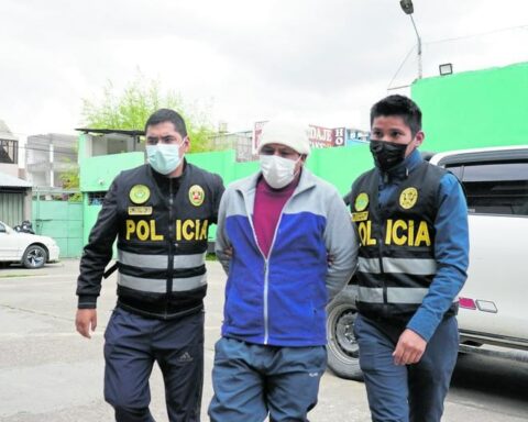 He escaped from the law for 21 years to avoid going to prison for sexual abuse, but he is captured in Huancayo