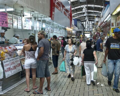 Household Consumption Intention grows 2.1% in October