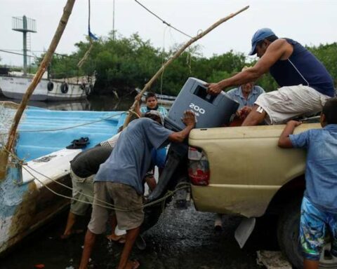 Hurricane Roslyn makes landfall in Mexico