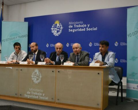 I study and work program favors access of young students to first work experience