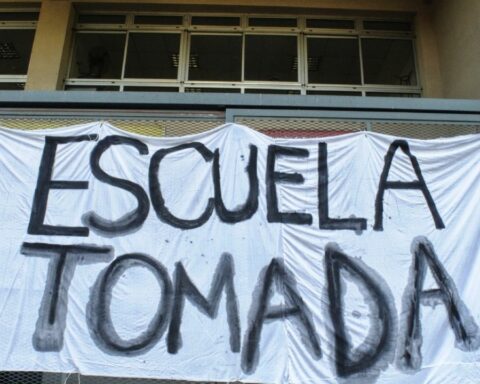 In two institutions the occupation of schools with a popular pot is maintained