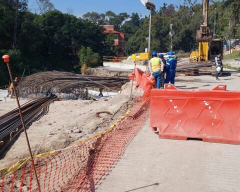 Interurban train: seven people are injured after falling from a column in CDMX