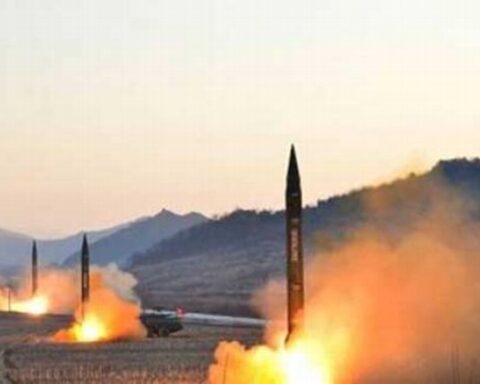 Japón califica de "inaceptable" el nuevo lanzamiento de misiles norcoreanos