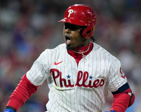 Jean Segura shines and the Phillies beat the Padres