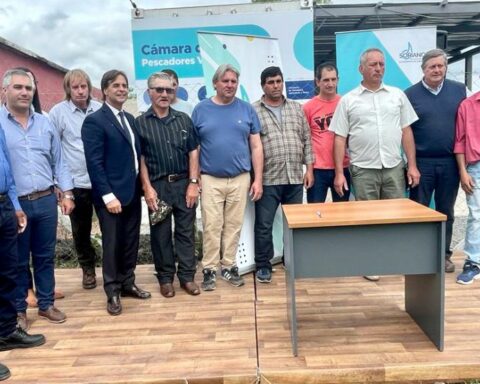 Lacalle Pou inaugurated a fish storage plant in Villa Soriano