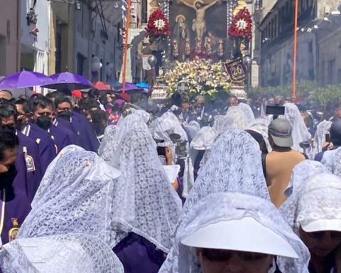 Last tour of the Lord of Miracles in Arequipa (VIDEO)