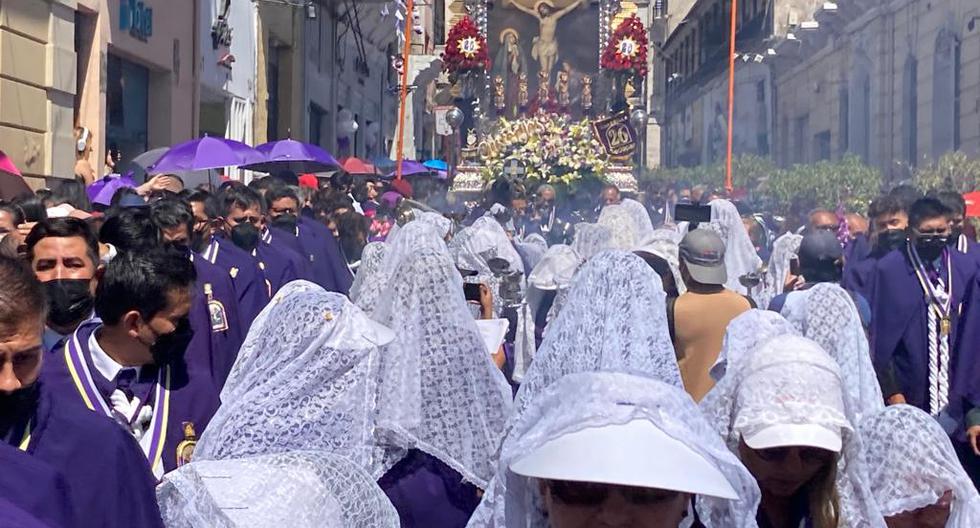 Last tour of the Lord of Miracles in Arequipa (VIDEO)