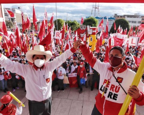 Leaders and former candidates of Peru Libre resign from the party in Lima in rejection of Vladimir Cerrón