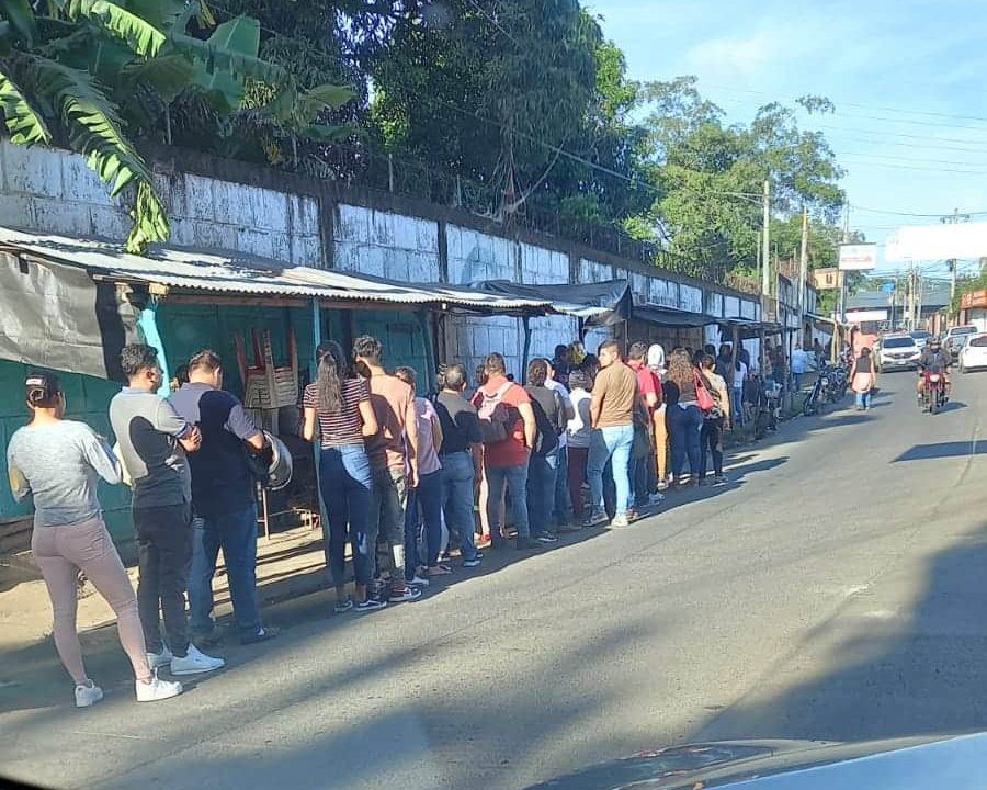 Long lines at Migration in search of passports are due to economic crisis and "migratory panic" in Nicaragua