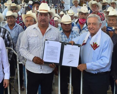 López Obrador signs decree for the restitution of land to the Yaqui people