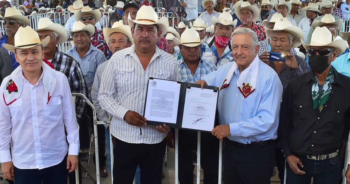 López Obrador signs decree for the restitution of land to the Yaqui people