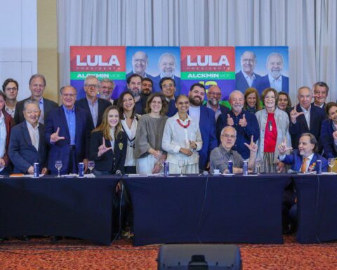 Lula receives support from civil society personalities