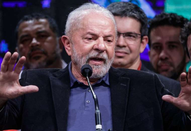 Lula says that his victory "it's just a matter of time" while Bolsonaro attacks the polling companies