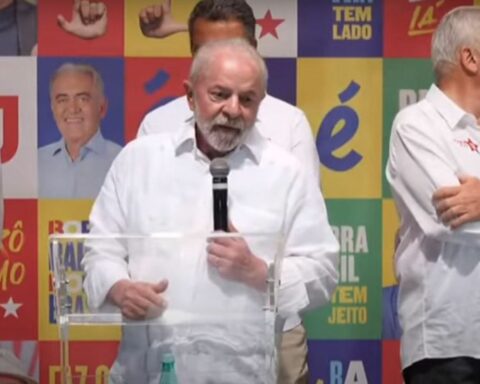 Lula takes walks in Rio de Janeiro and Salvador