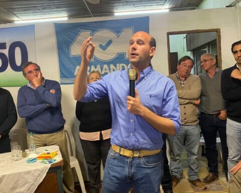 MIDES delivered 2,680 'Tuapp' baskets to dead people.  The management company is not required to render accounts