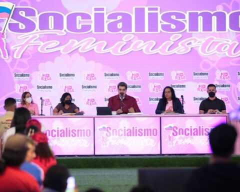 Maduro announces the creation of a cancer center and pharmacy for women