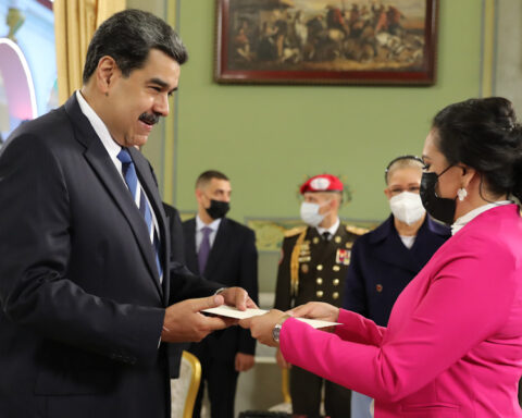 Maduro received the new Honduran ambassador in Miraflores