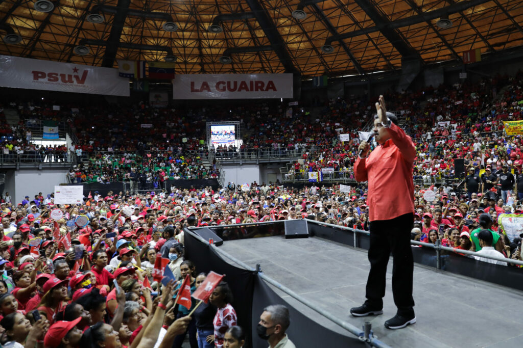 Maduro: the bases must promote the permanence of the Revolution