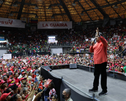 Maduro: the bases must promote the permanence of the Revolution