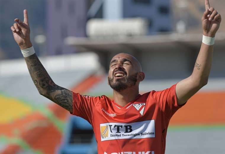 Marcos Riquelme stretches his difference as top scorer in the Clausura tournament