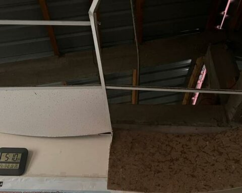 Mariscal Cáceres health center roof falls as a result of strong winds