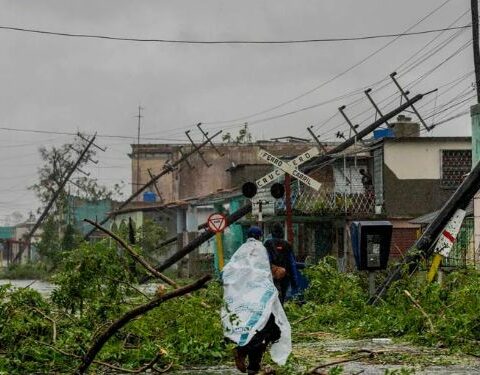 cubanos, ayuda, exiliados