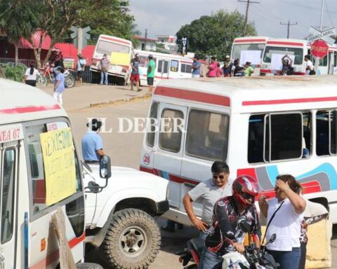 Micreros divided: some block in support of the strike for the census and others asking to work