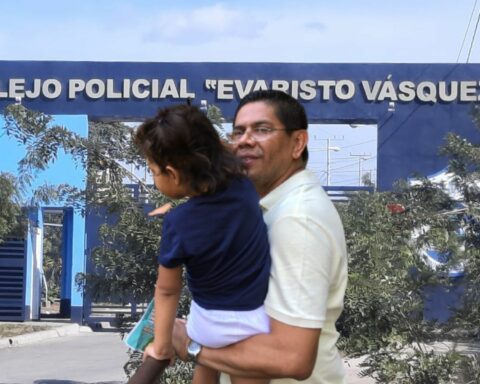 Miguel Mendoza is on hunger strike for 32 days to be allowed to see his daughter
