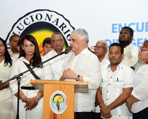 Miguel Vargas: "Politicians confused saints because only saints live on promises"