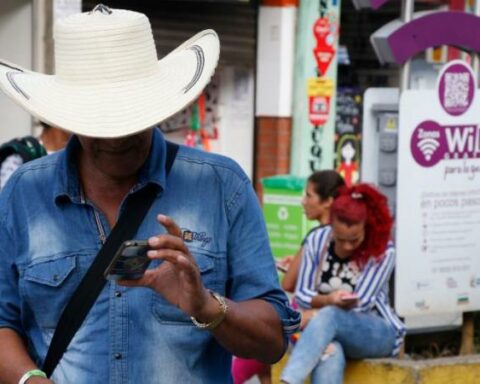 MinTIC advances in connectivity and regulation dialogues