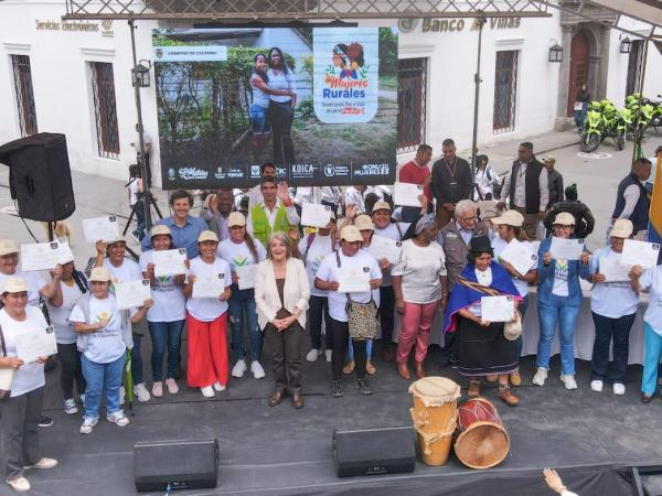 Minagricultura delivered the first property titles to the rural population