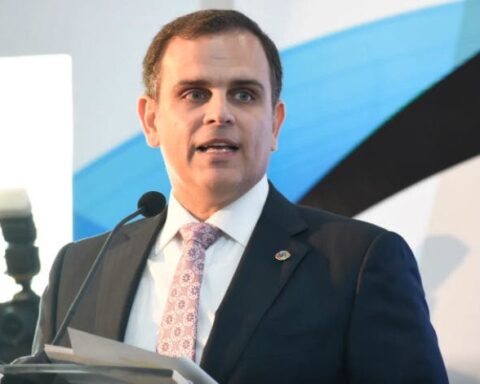 Ministro de Hacienda justifica el incremento de presupuesto a Presidencia