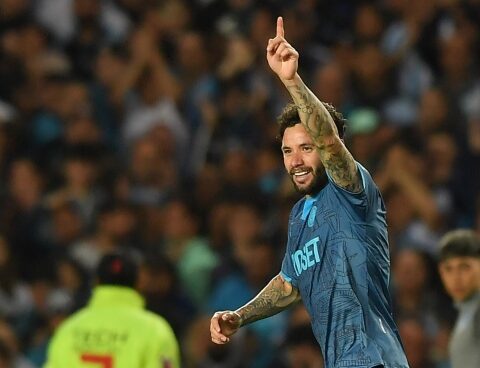 Minute by Minute |  Racing, better and more effective in attack, defeats "Dean" in the "Cylinder"