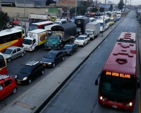 Monumental traffic jams at the exit of Bogotá by Autopista Sur