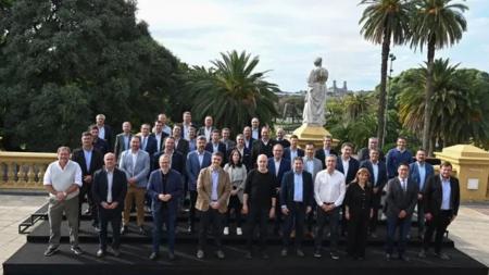 More than 100 mayors from around the world debate in Buenos Aires on climate change