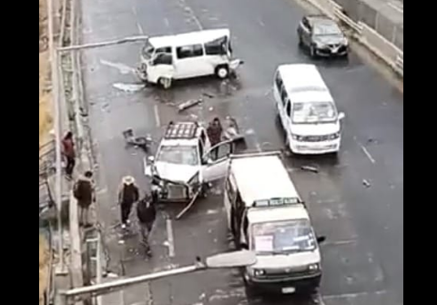 Multiple collision leaves at least four injured on the La Paz - El Alto highway