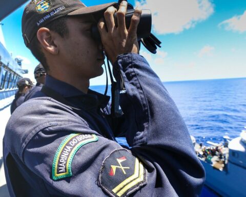 Navy opens process for hiring temporary officers